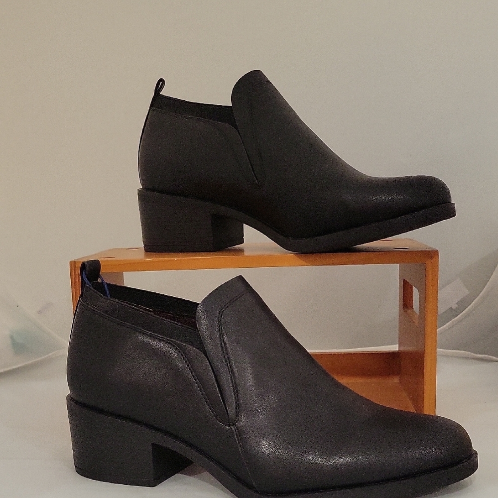 White Mountain Black Ankle Boots